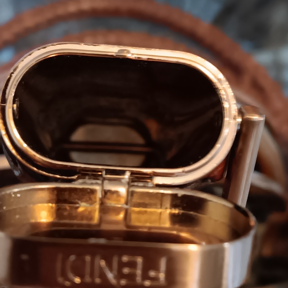 Fendi spy bag excellent condition!! - Picture 12 of 16